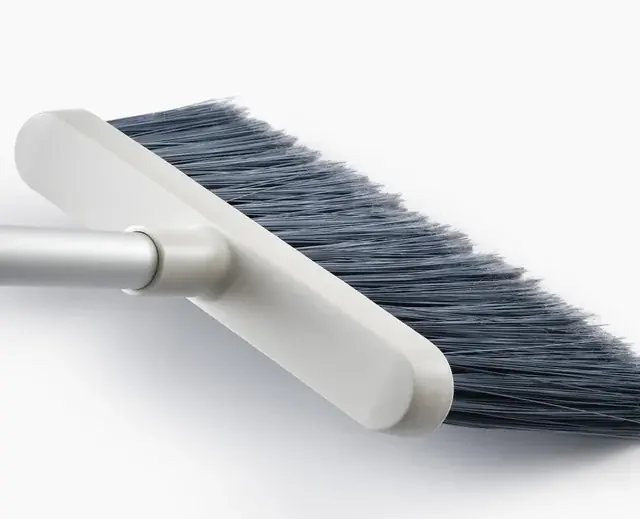 Besen CleanTech mit Wandhalterung Geprüft