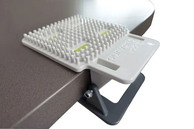 Getränke- / Tischklemmhalter purvario CLIP CLAP mit integrierter Noppenplatte Markenprodukt