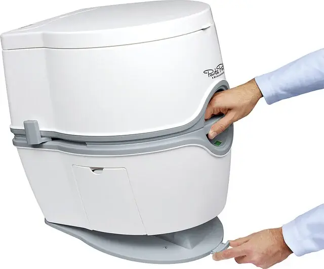 Bodenhalterung Thetford zu Porta Potti Excellence Farbe grau Jetzt Kaufen