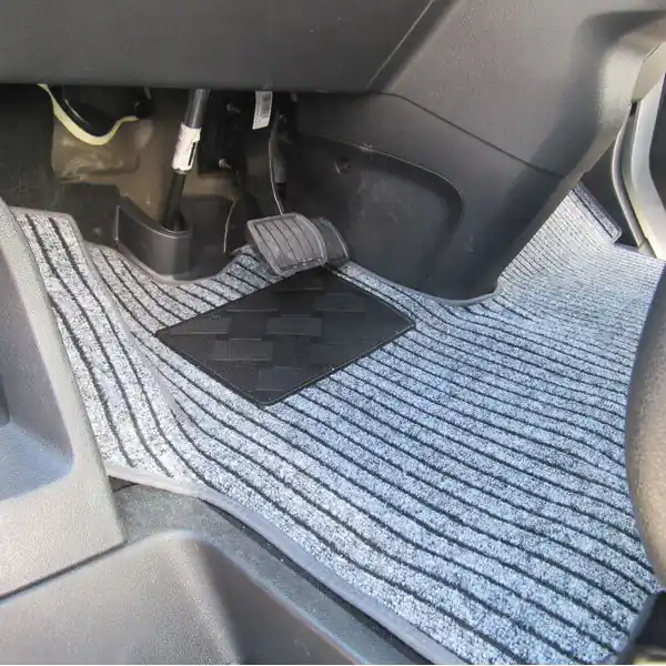 Geprüft Carbest Fahrerhausteppich Mercedes Campstar, anthrazit